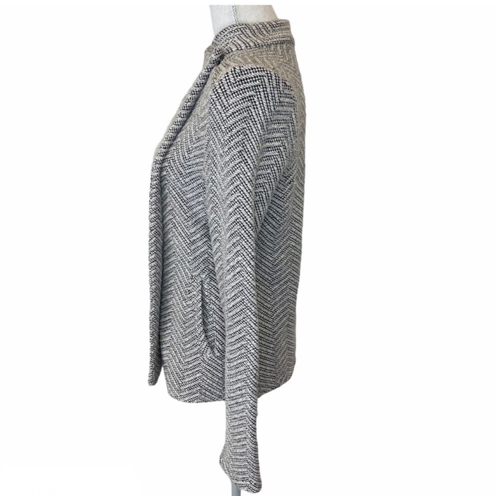 Donated ✌🏼 🫶🏼 Lou & Grey Wrap Cardigan Sweater Black White Chevron Womens M - Picture 13 of 15